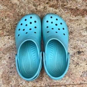 Size 8 women’s crocs!